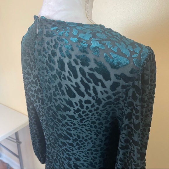 Emerald Leopard Velvet Wrap Dress Sz 12 Long Sleeve Animal Print V Neck Ruffle - Picture 8 of 13